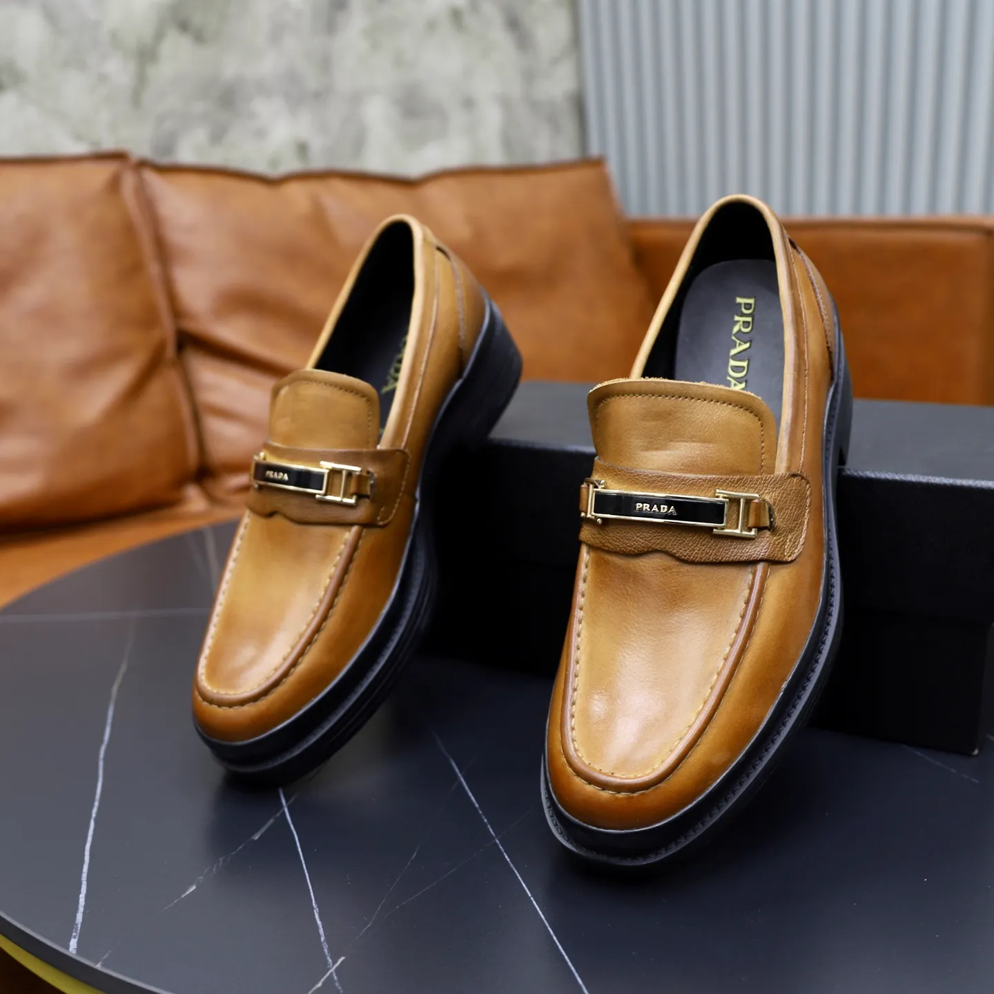 Men's shoes: 540💰🙅‍♂️🙅‍♂️🙅‍♂️ Brand: PRADA Standard code: Men's code 38-44 (45 can be customized) Grade: Same style as the official website Original order quality Material: Original cowhide surface Comfortable sheepskin lining Original outsole Style category: Men's fashionable casual leather shoes Distinguished big-name luxury elements Top luxury Color: actual picture color